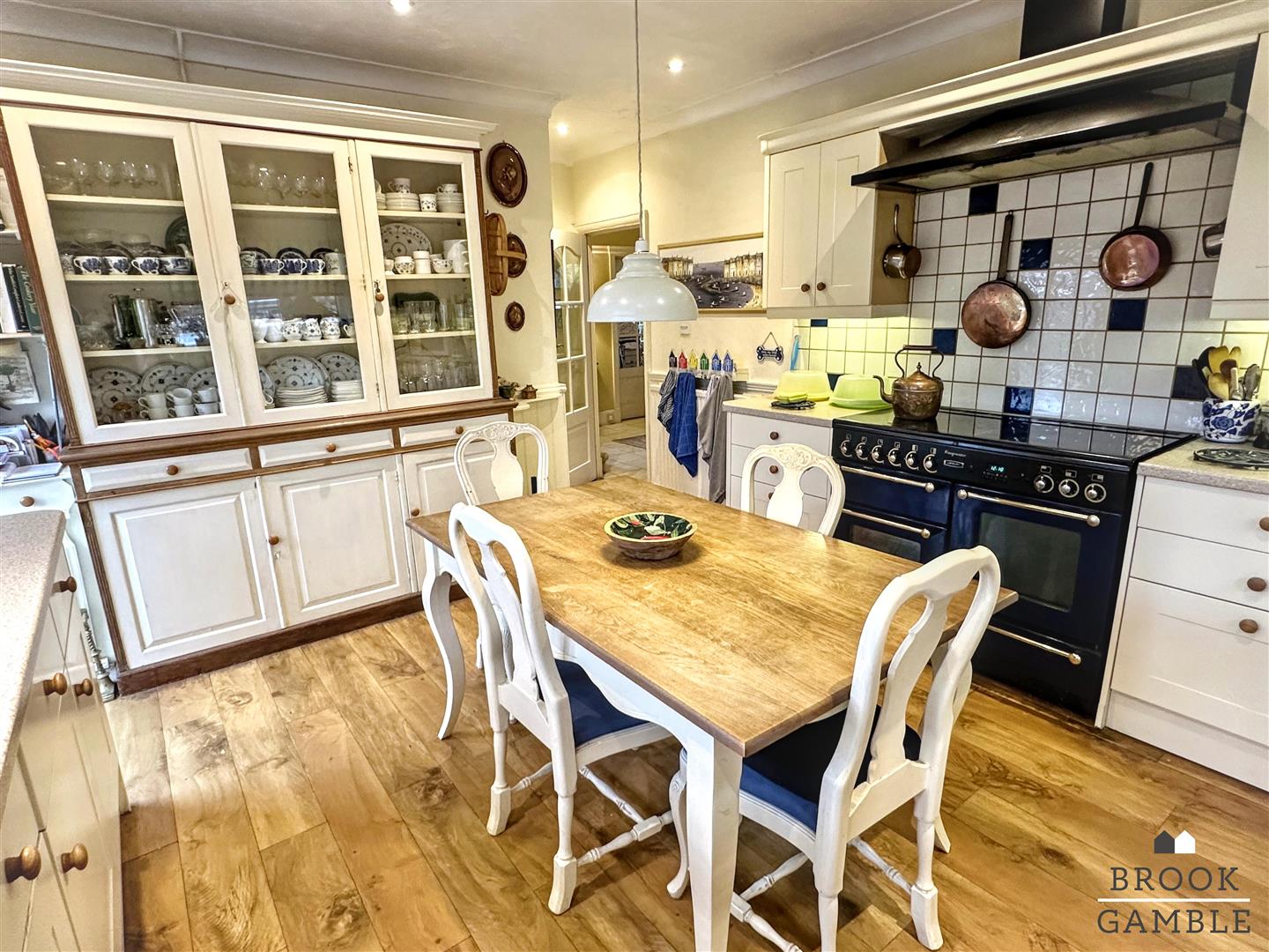 4 Bedroom House - Detached. Le Brun Road in Eastbourne, 20